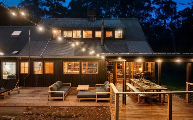 Onyx Retreat Healesville Luxury Lodge x Hot Tub