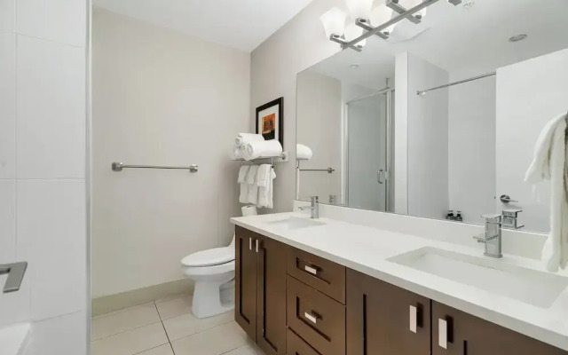 Rooftop Paradise Luxe 2BR  Lake Views