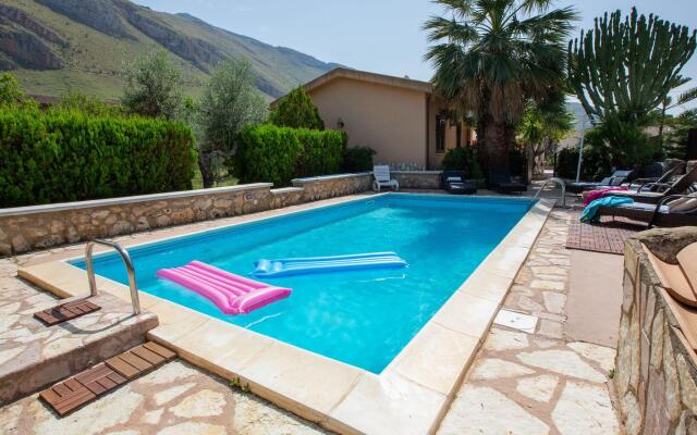 Villa in Sicily With Pool Near Sandy Beach