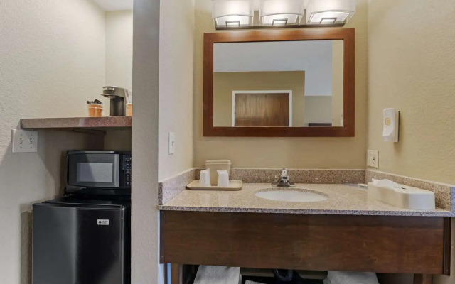 Comfort Inn Lathrop - Stockton Airport