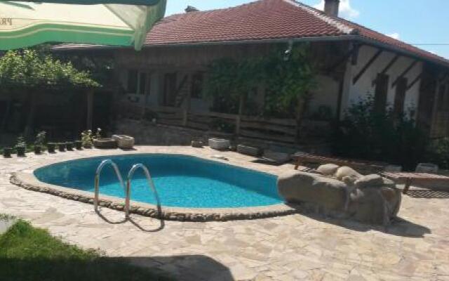 Hotel Pri Chakara