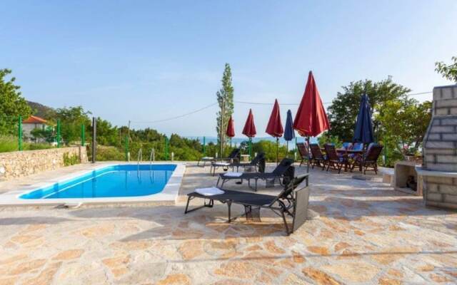 Gorgeous Villa in Tučepi with Private Swimming Pool