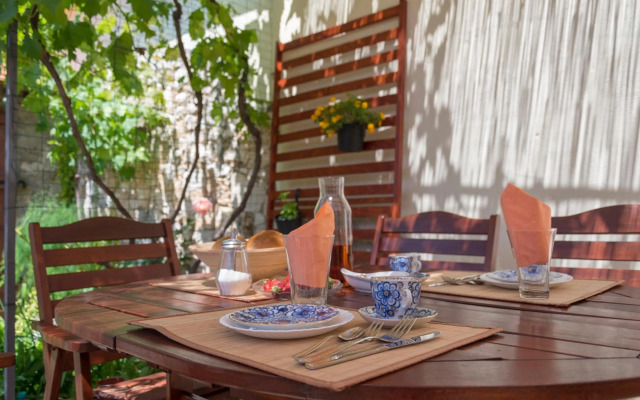 Mediterranean terrace apartment with Bikes & SUP