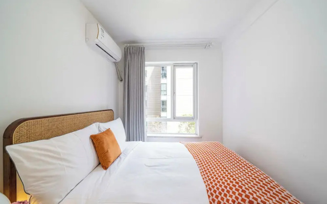 Tyms Bright 2BR 1BA Apt Xuhui Center