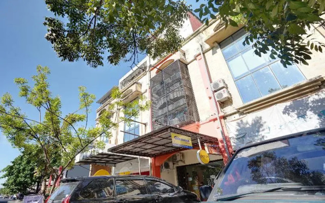 SPOT ON 90148 Gosepa Mayjend Sungkono