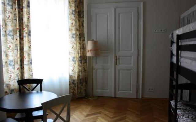 Hostel 12 chairs