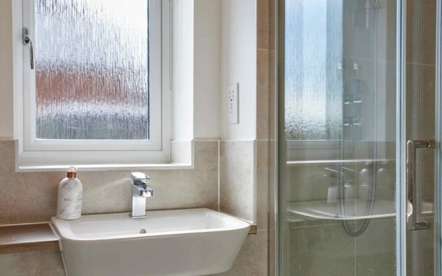 Ebbsfleet International Apartment