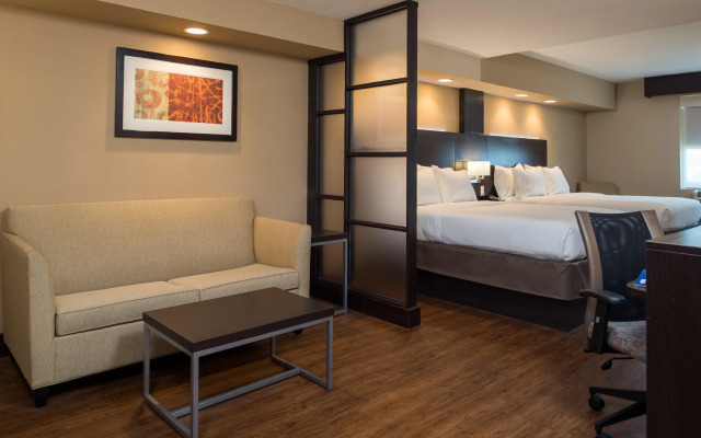 Holiday Inn Express & Suites San Antonio Medical-Six Flags by IHG