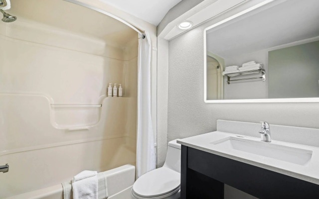 Days Inn by Wyndham Utica