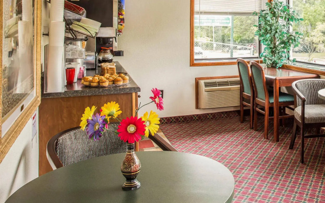 Econo Lodge Fort Jackson