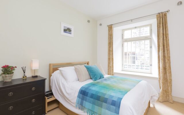 401 Thistle Street Apartment