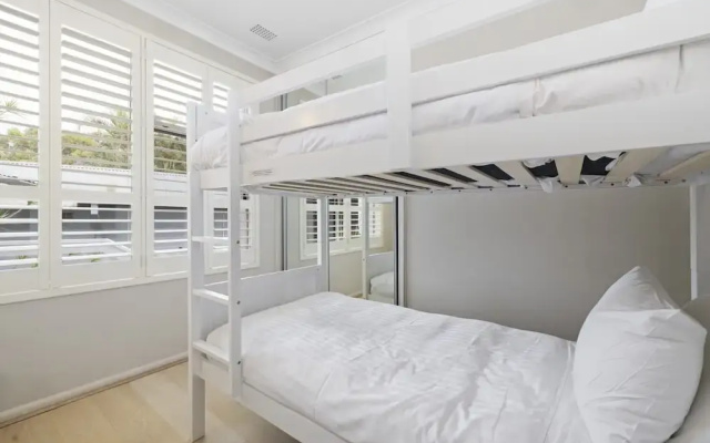 Spacious 5-bed Beach House With Ocean View