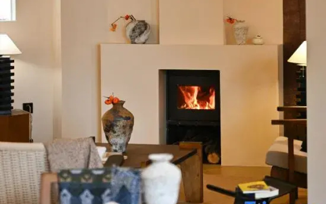 Shiwai Qilan Homestay (Kangding Love Song Square Liuliu City)