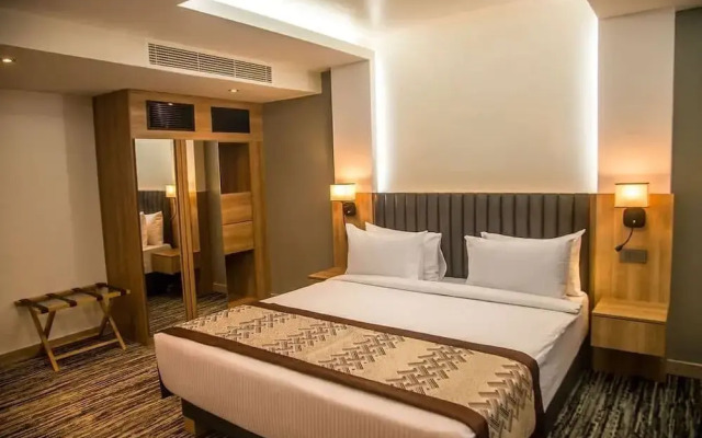 Piccadilly Suites and Luxury Apartment