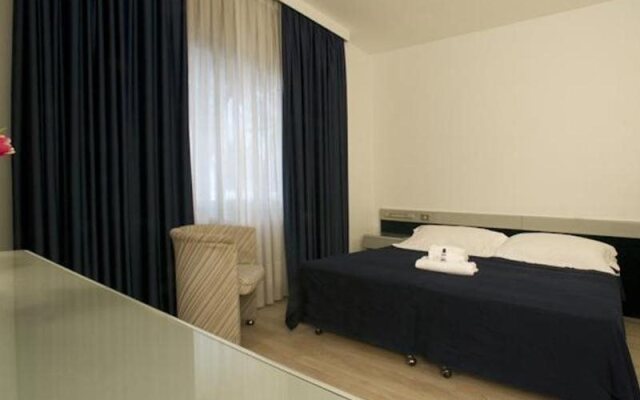 Club Hotel
