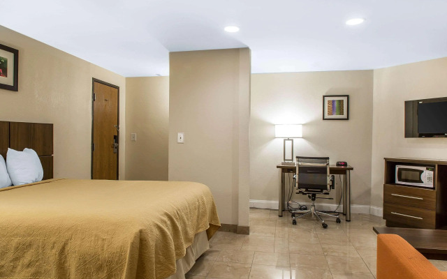 Quality Inn & Suites Middletown - Newport