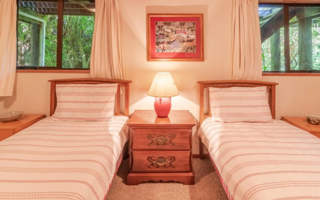 The Tree House - Akaroa Holiday Home