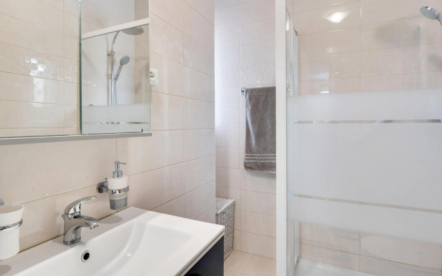 Sanremo Flat with Private Parking - Swimming Pool and NETFLIX