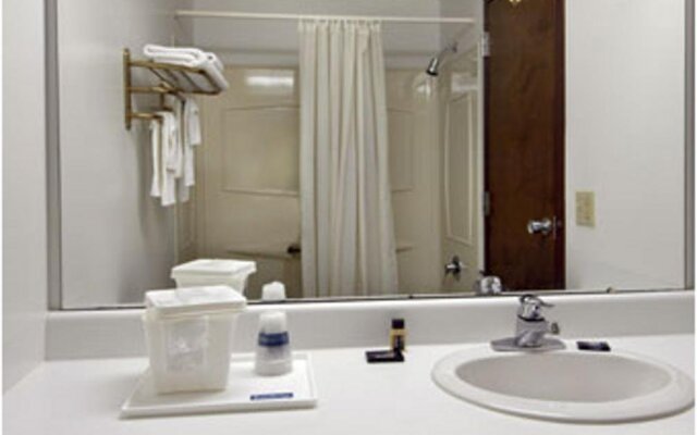 Travelodge Lake Erie Sandusky