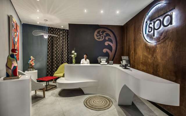 Hennessy Park Hotel