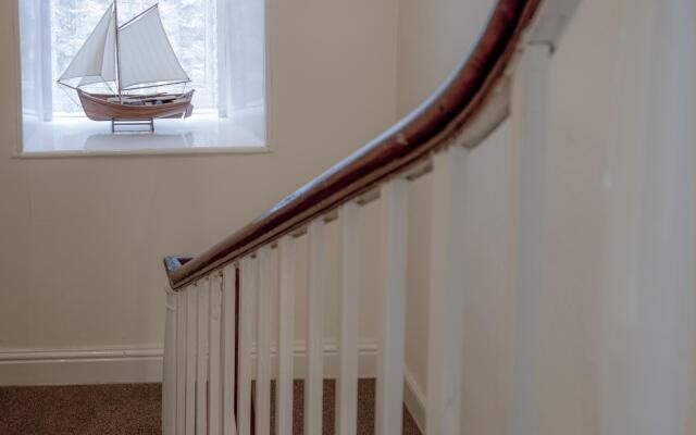 Dragons Den - 2 Bedroom Apartment - Tenby