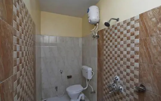 OYO 14818 Sudarshan Apartment