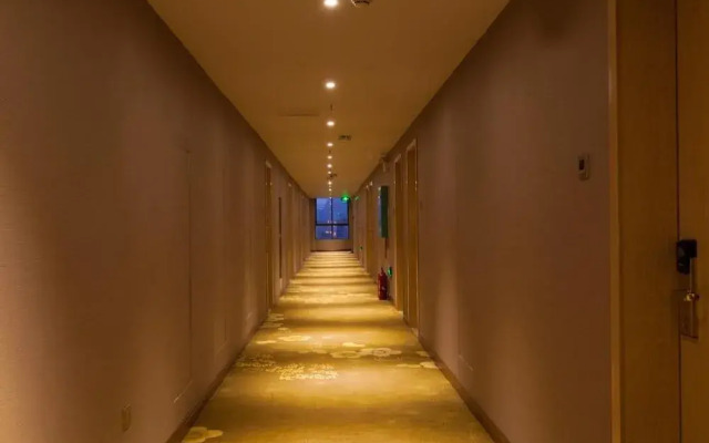 Yeste Hotel Train Station Branch