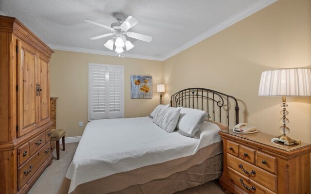 Pelican Beach 0411 1 Bedroom Condo by Pelican Beach Management