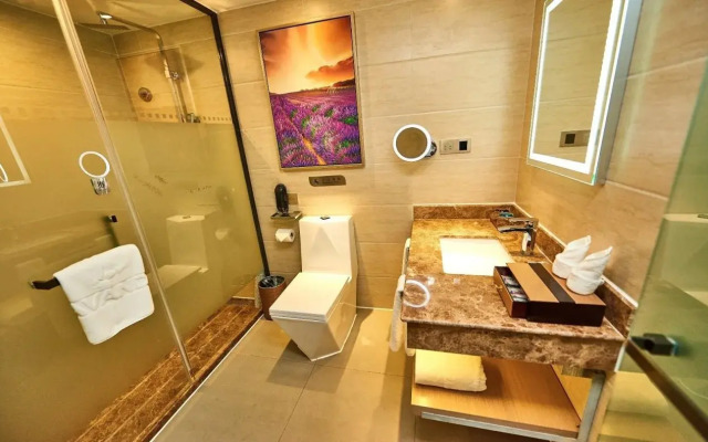 Lavande Hotel Haining Leather City Yintai