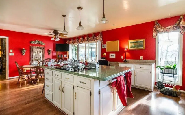 Laurel Grove Inn on the South