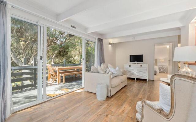 Classic Beach House With Tree Top Views