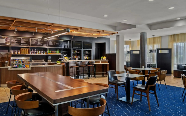 Courtyard by Marriott Evansville East