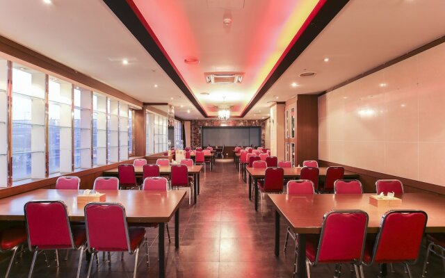 Themepark Tourist Hotel