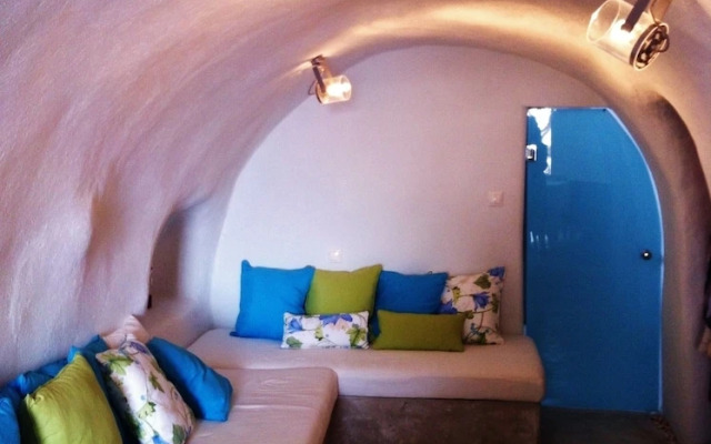 Armeni Village Rooms & Suites