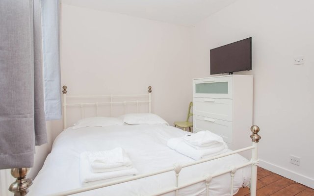 Modern 2 Bedroom Flat in Stoke Newington
