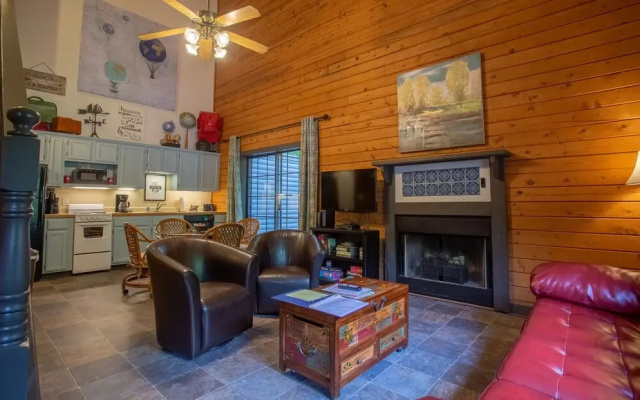 Day Dreamer 2 Bedrooms 2 Bathrooms Cabin