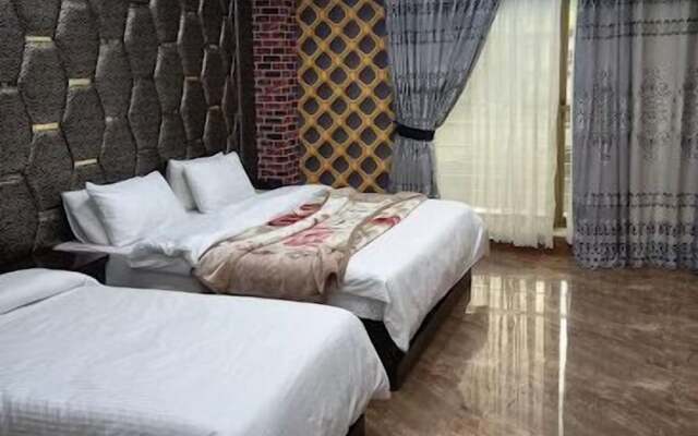 New Park Hotel & Restaurant