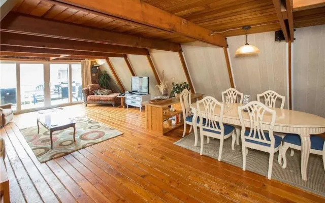 Sea Loft by RedAwning