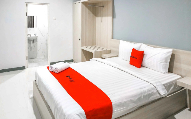 RedDoorz near Pasar Atom Mall