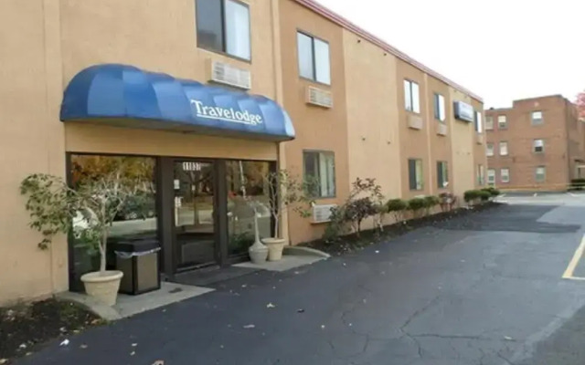 Travelodge by Wyndham Cleveland Lakewood
