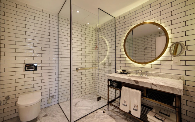 39 Kalamis Marina Hotel