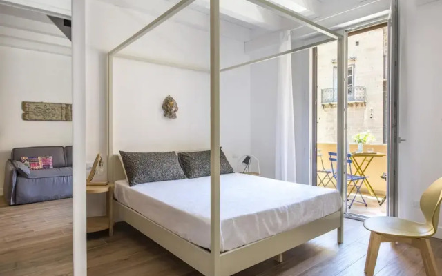 Le Niche Holiday Home With Balcony