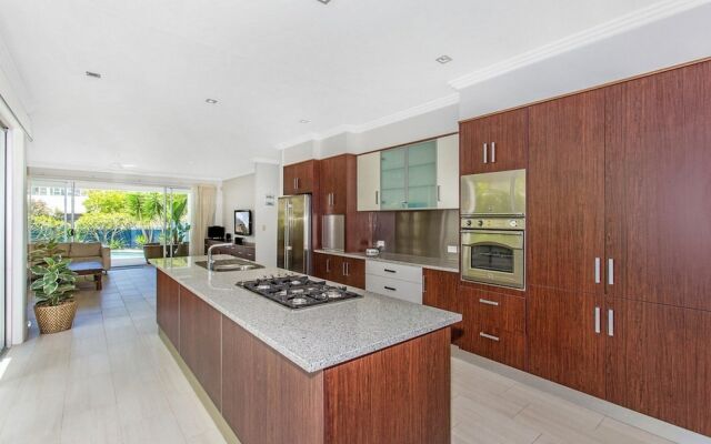 Salt Beach Holiday Home
