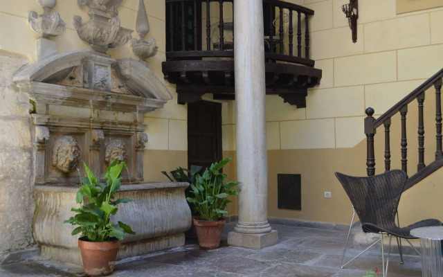 Palacio Mariana Pineda Hotel