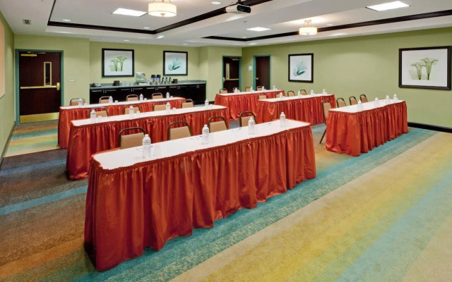 Holiday Inn Express & Suites Warminster - Horsham by IHG