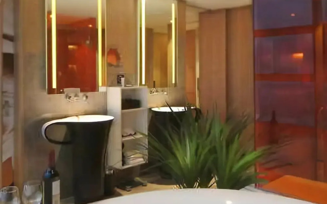 Aishang Hotel (Zhengzhou Zhengdong New District High-speed Railway Station)