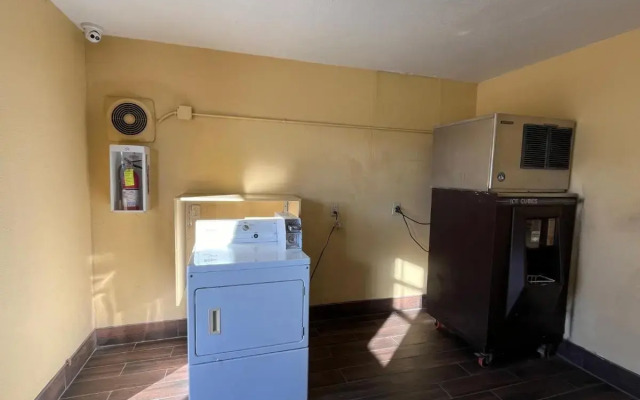 Red Roof Inn & Suites Sulphur Springs