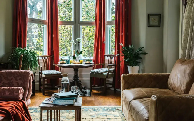 The Suite, 82 Cathedral, Private Parking