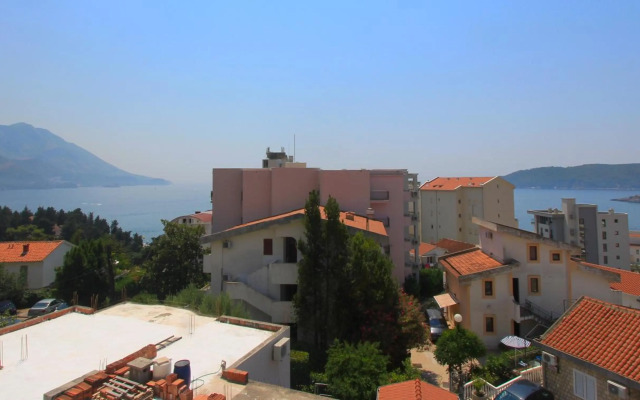 Lovely one bedroom apartment with parking space