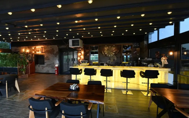 D'Lux Boutique Hotel